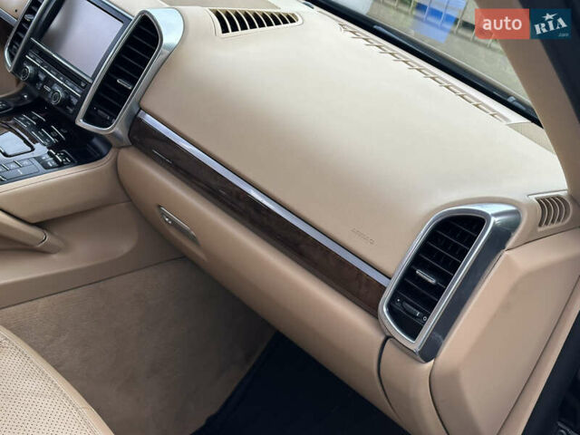 Черный Порше Каен, объемом двигателя 3.6 л и пробегом 160 тыс. км за 17500 $, фото 40 на Automoto.ua