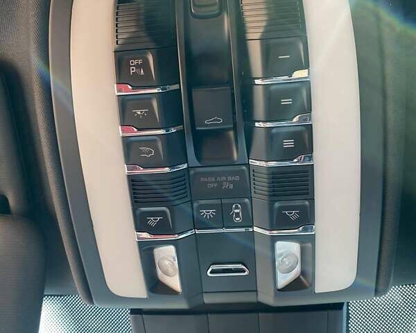 Чорний Порше Cayenne, об'ємом двигуна 4.2 л та пробігом 257 тис. км за 27999 $, фото 25 на Automoto.ua