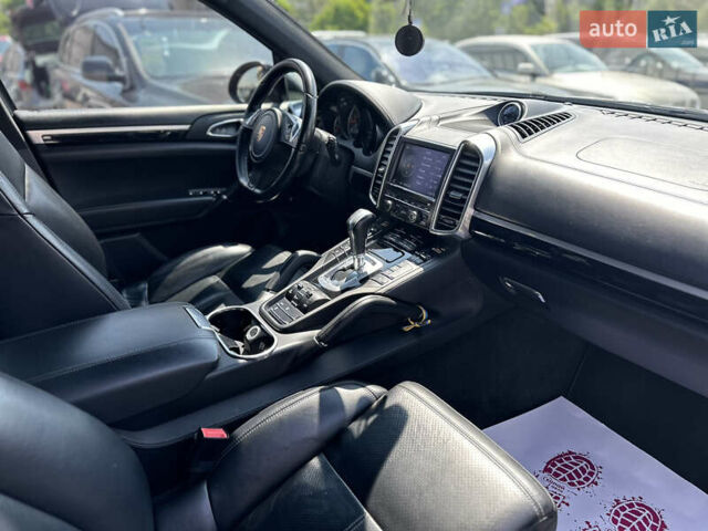 Чорний Порше Cayenne, об'ємом двигуна 4.13 л та пробігом 257 тис. км за 31500 $, фото 20 на Automoto.ua