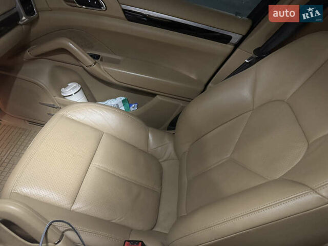 Черный Порше Каен, объемом двигателя 2.97 л и пробегом 234 тыс. км за 25200 $, фото 6 на Automoto.ua