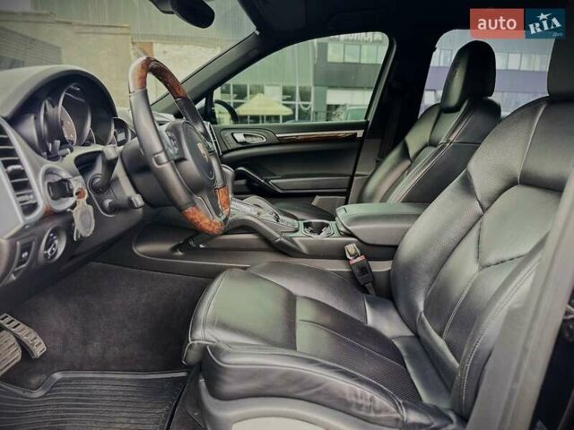 Порше Каен 2013 в Киеве на Automoto.ua Черный Порше Каен, объемом двигателя 4.13 л и пробегом 273 тыс. км за 23999 $, фото 24 на Automoto.ua