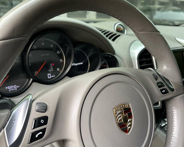 Чорний Порше Cayenne, об'ємом двигуна 3.6 л та пробігом 147 тис. км за 18000 $, фото 13 на Automoto.ua