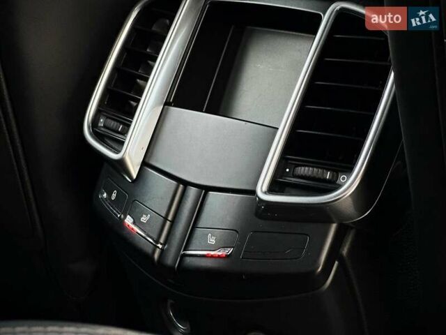 Чорний Порше Cayenne, об'ємом двигуна 4.13 л та пробігом 273 тис. км за 23999 $, фото 31 на Automoto.ua