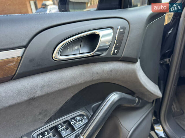 Черный Порше Каен, объемом двигателя 4.8 л и пробегом 270 тыс. км за 17500 $, фото 12 на Automoto.ua