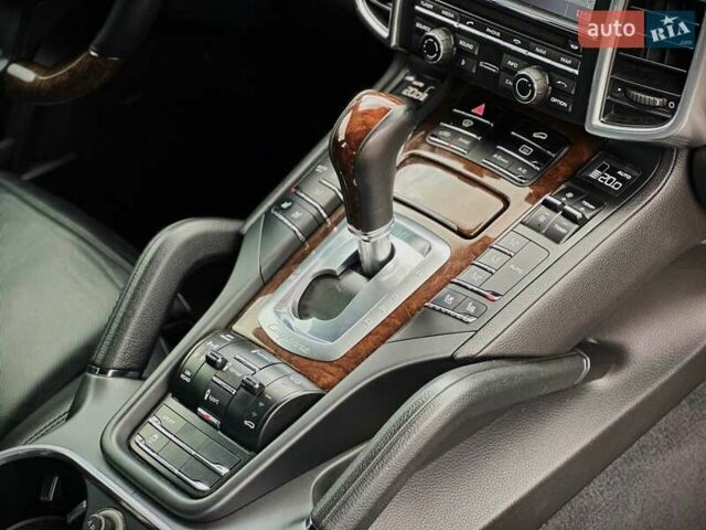 Чорний Порше Cayenne, об'ємом двигуна 4.13 л та пробігом 273 тис. км за 23999 $, фото 39 на Automoto.ua