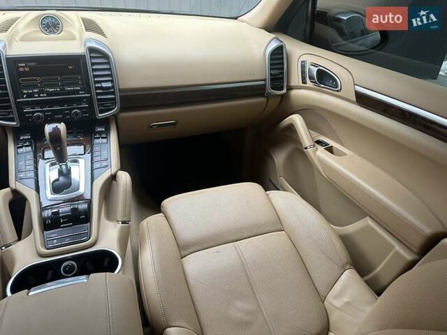 Черный Порше Каен, объемом двигателя 3 л и пробегом 190 тыс. км за 25900 $, фото 21 на Automoto.ua