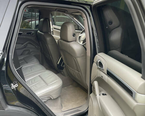 Чорний Порше Cayenne, об'ємом двигуна 3.6 л та пробігом 147 тис. км за 18000 $, фото 22 на Automoto.ua
