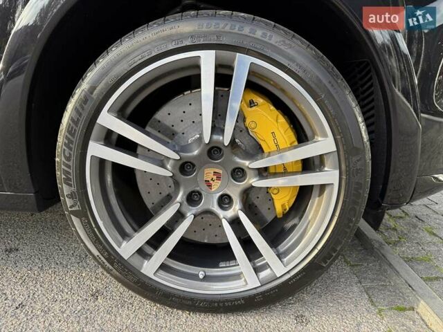 Черный Порше Каен, объемом двигателя 4.81 л и пробегом 43 тыс. км за 53000 $, фото 10 на Automoto.ua