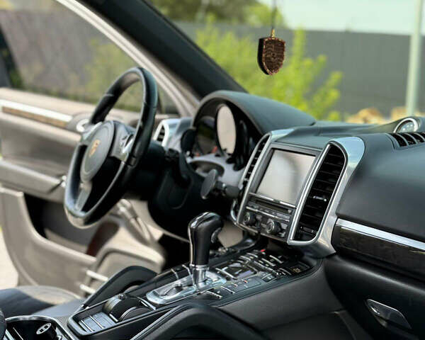 Черный Порше Каен, объемом двигателя 2.97 л и пробегом 248 тыс. км за 23500 $, фото 20 на Automoto.ua