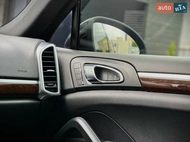 Порше Каен 2013 в Киеве на Automoto.ua Черный Порше Каен, объемом двигателя 4.13 л и пробегом 273 тыс. км за 23999 $, фото 50 на Automoto.ua