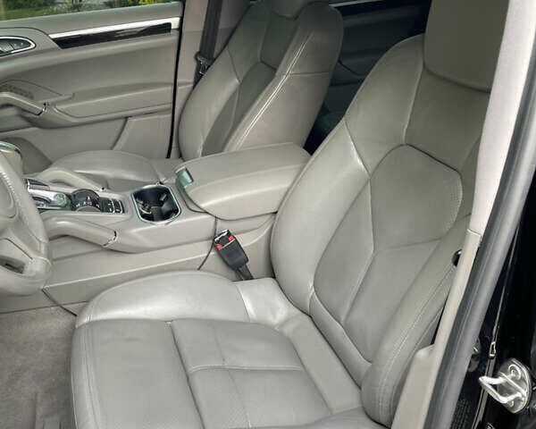 Чорний Порше Cayenne, об'ємом двигуна 3.6 л та пробігом 147 тис. км за 18000 $, фото 11 на Automoto.ua