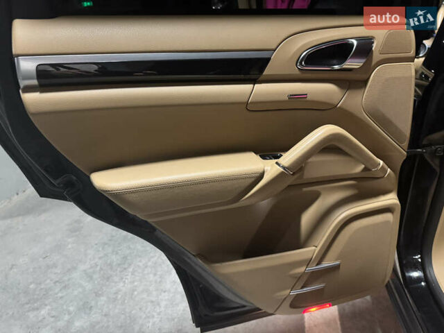 Черный Порше Каен, объемом двигателя 2.97 л и пробегом 234 тыс. км за 25200 $, фото 8 на Automoto.ua