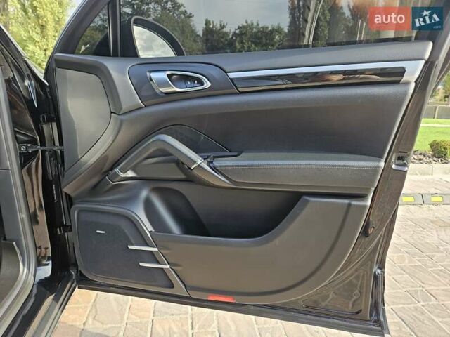 Порше Каен 2013 в Полтаве на Automoto.ua Черный Порше Каен, объемом двигателя 2.97 л и пробегом 258 тыс. км за 20950 $, фото 90 на Automoto.ua