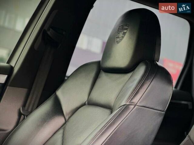 Порше Каен 2013 в Киеве на Automoto.ua Черный Порше Каен, объемом двигателя 4.13 л и пробегом 273 тыс. км за 23999 $, фото 25 на Automoto.ua