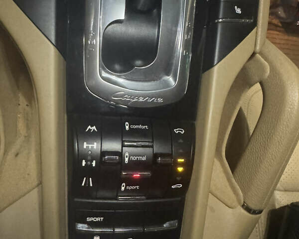 Черный Порше Каен, объемом двигателя 2.97 л и пробегом 234 тыс. км за 25200 $, фото 15 на Automoto.ua