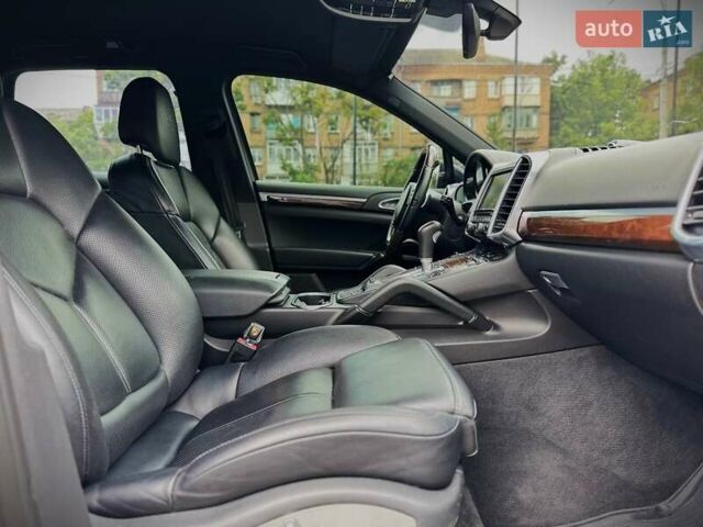 Порше Каен 2013 в Киеве на Automoto.ua Черный Порше Каен, объемом двигателя 4.13 л и пробегом 273 тыс. км за 23999 $, фото 26 на Automoto.ua