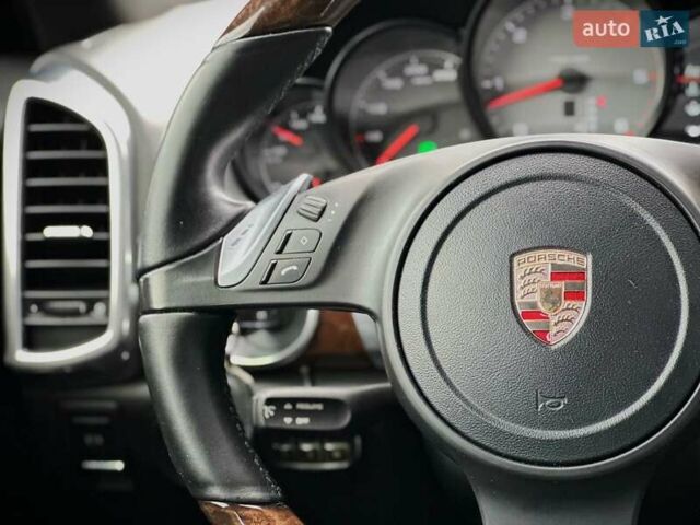 Чорний Порше Cayenne, об'ємом двигуна 4.13 л та пробігом 273 тис. км за 23999 $, фото 43 на Automoto.ua