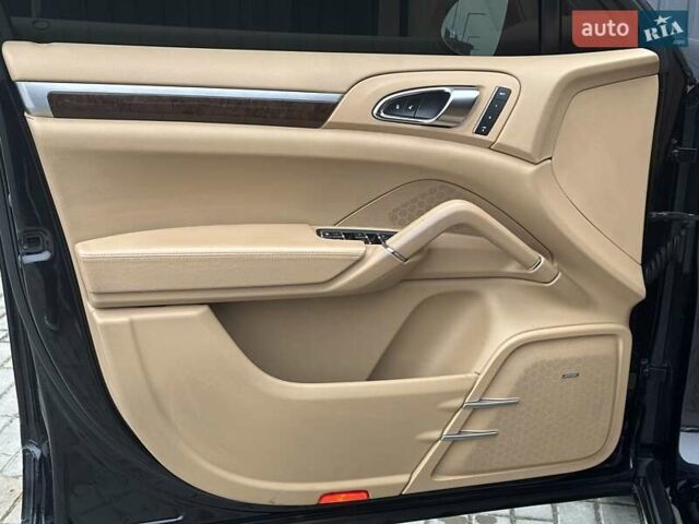 Черный Порше Каен, объемом двигателя 3 л и пробегом 190 тыс. км за 25900 $, фото 26 на Automoto.ua
