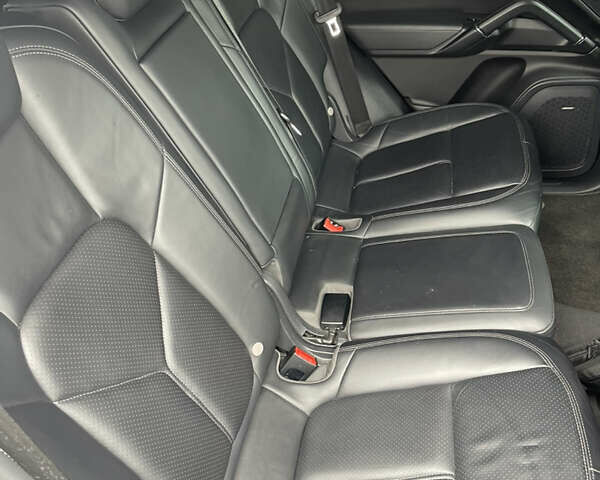 Чорний Порше Cayenne, об'ємом двигуна 3 л та пробігом 180 тис. км за 27300 $, фото 12 на Automoto.ua