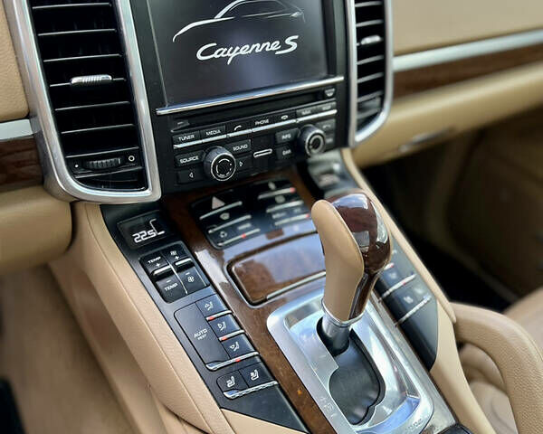 Чорний Порше Cayenne, об'ємом двигуна 4.2 л та пробігом 210 тис. км за 28000 $, фото 10 на Automoto.ua