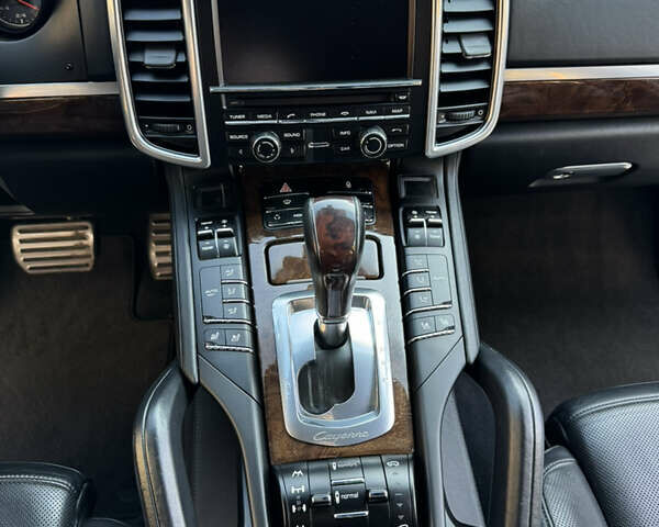 Черный Порше Каен, объемом двигателя 4.8 л и пробегом 270 тыс. км за 17500 $, фото 9 на Automoto.ua