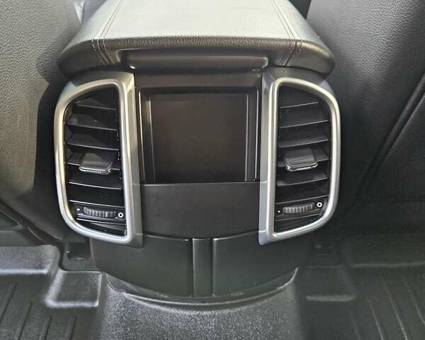 Порше Каен 2013 в Полтаве на Automoto.ua Черный Порше Каен, объемом двигателя 2.97 л и пробегом 258 тыс. км за 20950 $, фото 80 на Automoto.ua