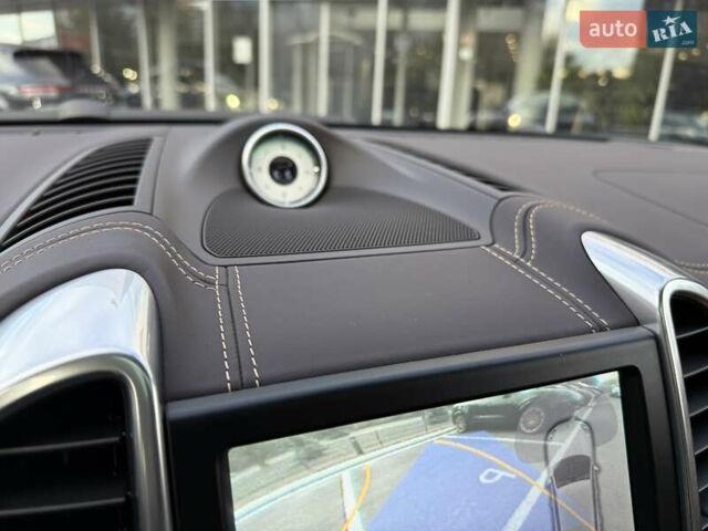 Черный Порше Каен, объемом двигателя 4.81 л и пробегом 43 тыс. км за 53000 $, фото 50 на Automoto.ua