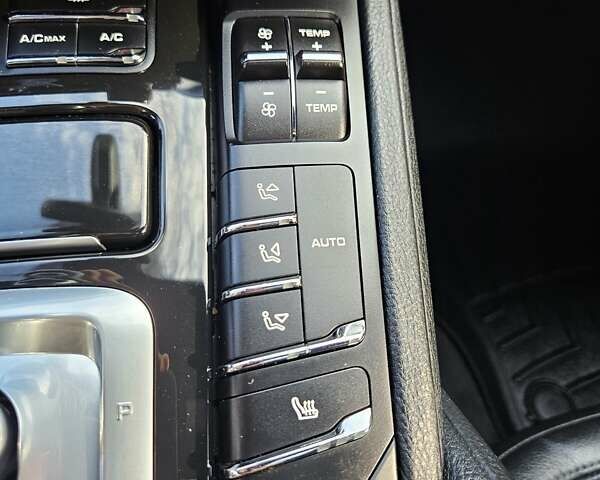 Порше Каен 2013 в Полтаве на Automoto.ua Черный Порше Каен, объемом двигателя 2.97 л и пробегом 258 тыс. км за 20950 $, фото 120 на Automoto.ua