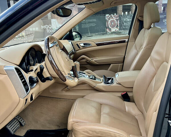 Чорний Порше Cayenne, об'ємом двигуна 4.2 л та пробігом 210 тис. км за 28000 $, фото 6 на Automoto.ua