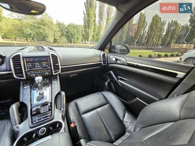 Черный Порше Каен, объемом двигателя 3 л и пробегом 258 тыс. км за 22850 $, фото 84 на Automoto.ua