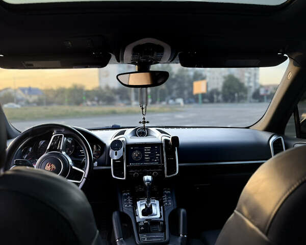 Черный Порше Каен, объемом двигателя 2.97 л и пробегом 230 тыс. км за 29999 $, фото 34 на Automoto.ua