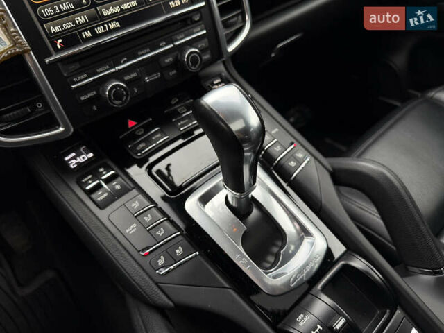 Чорний Порше Cayenne, об'ємом двигуна 3.6 л та пробігом 156 тис. км за 22300 $, фото 25 на Automoto.ua