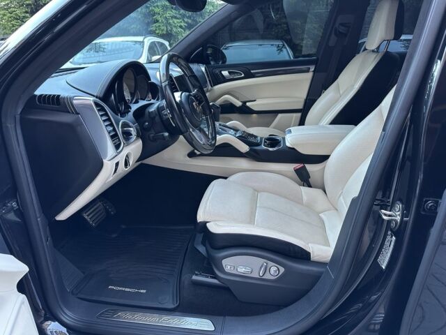 Черный Порше Каен, объемом двигателя 4.2 л и пробегом 137 тыс. км за 40000 $, фото 5 на Automoto.ua