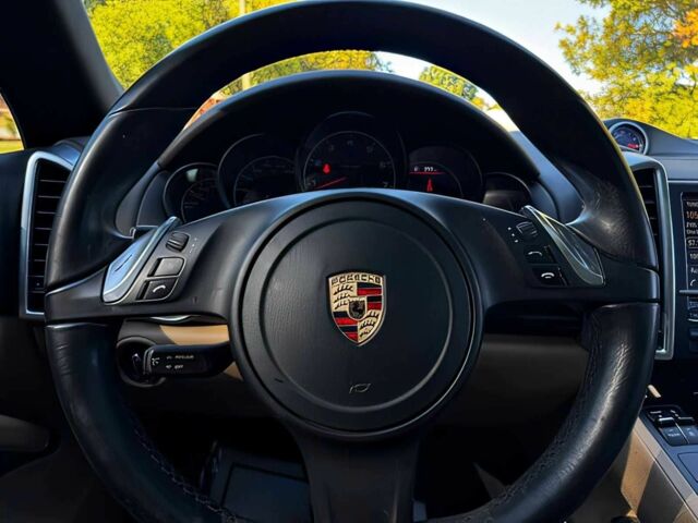 Чорний Порше Cayenne, об'ємом двигуна 3.6 л та пробігом 82 тис. км за 15000 $, фото 9 на Automoto.ua
