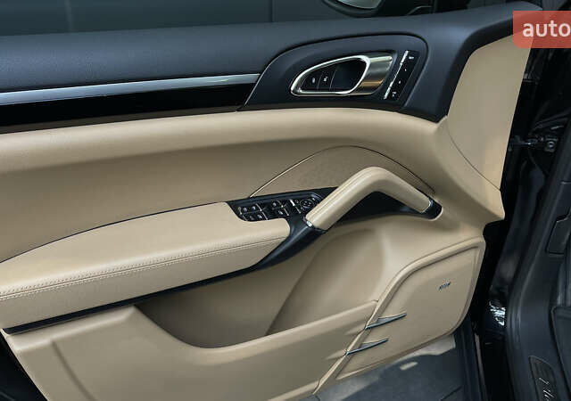 Черный Порше Каен, объемом двигателя 3.6 л и пробегом 124 тыс. км за 25800 $, фото 24 на Automoto.ua