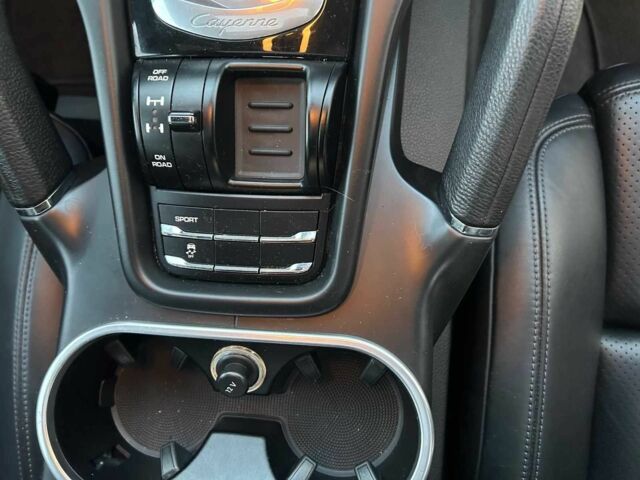 Черный Порше Каен, объемом двигателя 0 л и пробегом 55 тыс. км за 18000 $, фото 19 на Automoto.ua