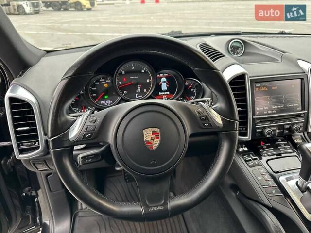 Чорний Порше Cayenne, об'ємом двигуна 3 л та пробігом 286 тис. км за 22000 $, фото 30 на Automoto.ua