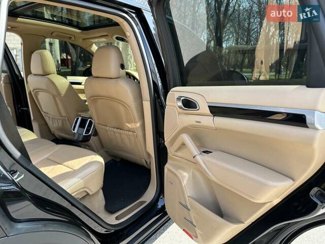Черный Порше Каен, объемом двигателя 3 л и пробегом 165 тыс. км за 21500 $, фото 21 на Automoto.ua