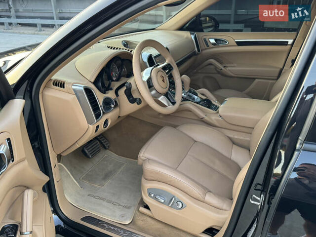 Чорний Порше Cayenne, об'ємом двигуна 3.6 л та пробігом 161 тис. км за 25000 $, фото 37 на Automoto.ua