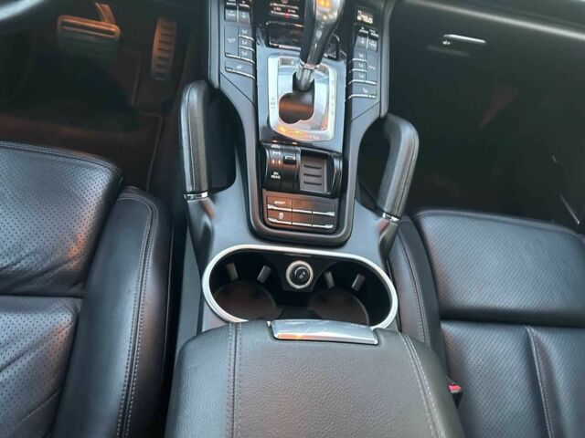 Черный Порше Каен, объемом двигателя 0 л и пробегом 55 тыс. км за 18000 $, фото 18 на Automoto.ua