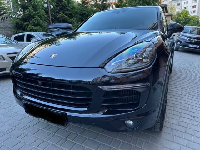 Черный Порше Каен, объемом двигателя 4.2 л и пробегом 137 тыс. км за 40000 $, фото 1 на Automoto.ua