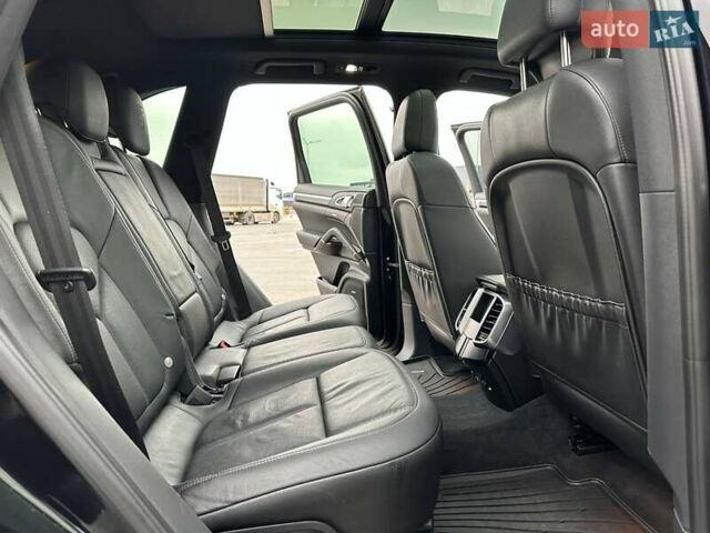 Чорний Порше Cayenne, об'ємом двигуна 3 л та пробігом 286 тис. км за 22000 $, фото 38 на Automoto.ua