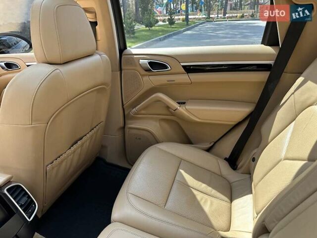 Черный Порше Каен, объемом двигателя 3 л и пробегом 165 тыс. км за 21500 $, фото 24 на Automoto.ua