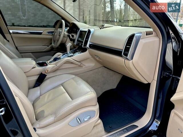 Черный Порше Каен, объемом двигателя 3 л и пробегом 165 тыс. км за 21500 $, фото 30 на Automoto.ua