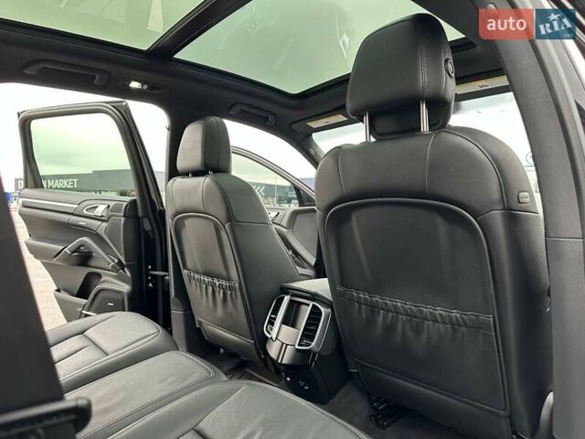 Чорний Порше Cayenne, об'ємом двигуна 3 л та пробігом 286 тис. км за 22000 $, фото 35 на Automoto.ua