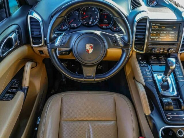 Черный Порше Каен, объемом двигателя 3.6 л и пробегом 90 тыс. км за 14000 $, фото 7 на Automoto.ua