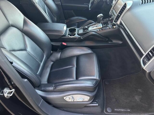 Черный Порше Каен, объемом двигателя 0 л и пробегом 55 тыс. км за 18000 $, фото 13 на Automoto.ua