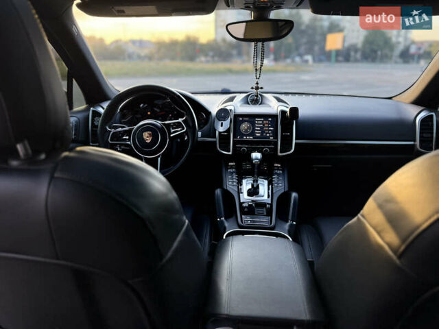 Черный Порше Каен, объемом двигателя 2.97 л и пробегом 230 тыс. км за 29999 $, фото 76 на Automoto.ua