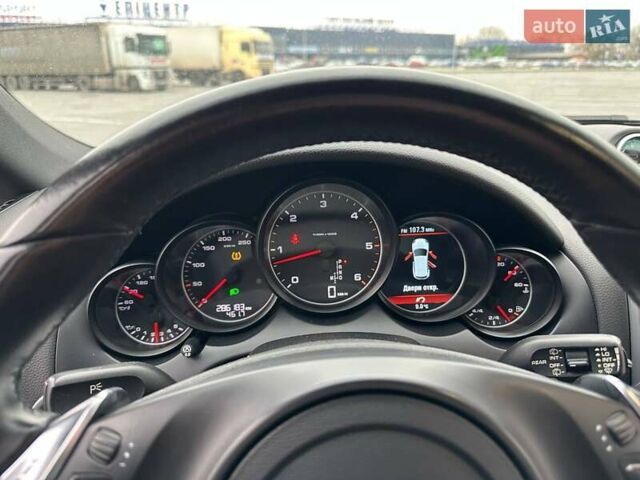 Чорний Порше Cayenne, об'ємом двигуна 3 л та пробігом 286 тис. км за 22000 $, фото 27 на Automoto.ua