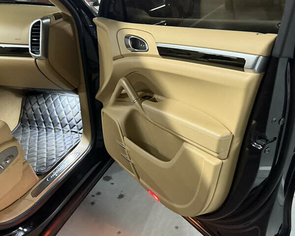 Чорний Порше Cayenne, об'ємом двигуна 2.97 л та пробігом 169 тис. км за 31900 $, фото 23 на Automoto.ua